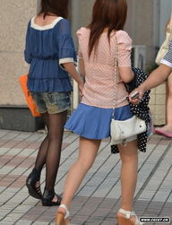 街頭時(shí)尚觀察 商場(chǎng)里的絲襪穿搭藝術(shù)